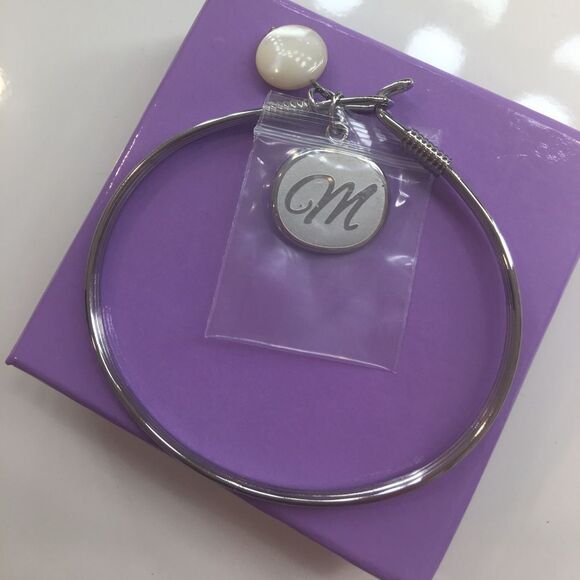 Personalized “M” initial w/ Pearl Bangle Bracelet - Picture 1 of 2
